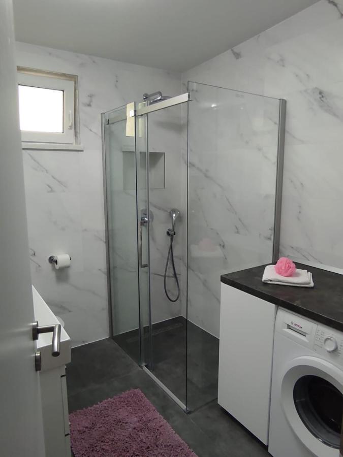 Apartman Koko With Private Jacuzzi Makarska Exterior foto