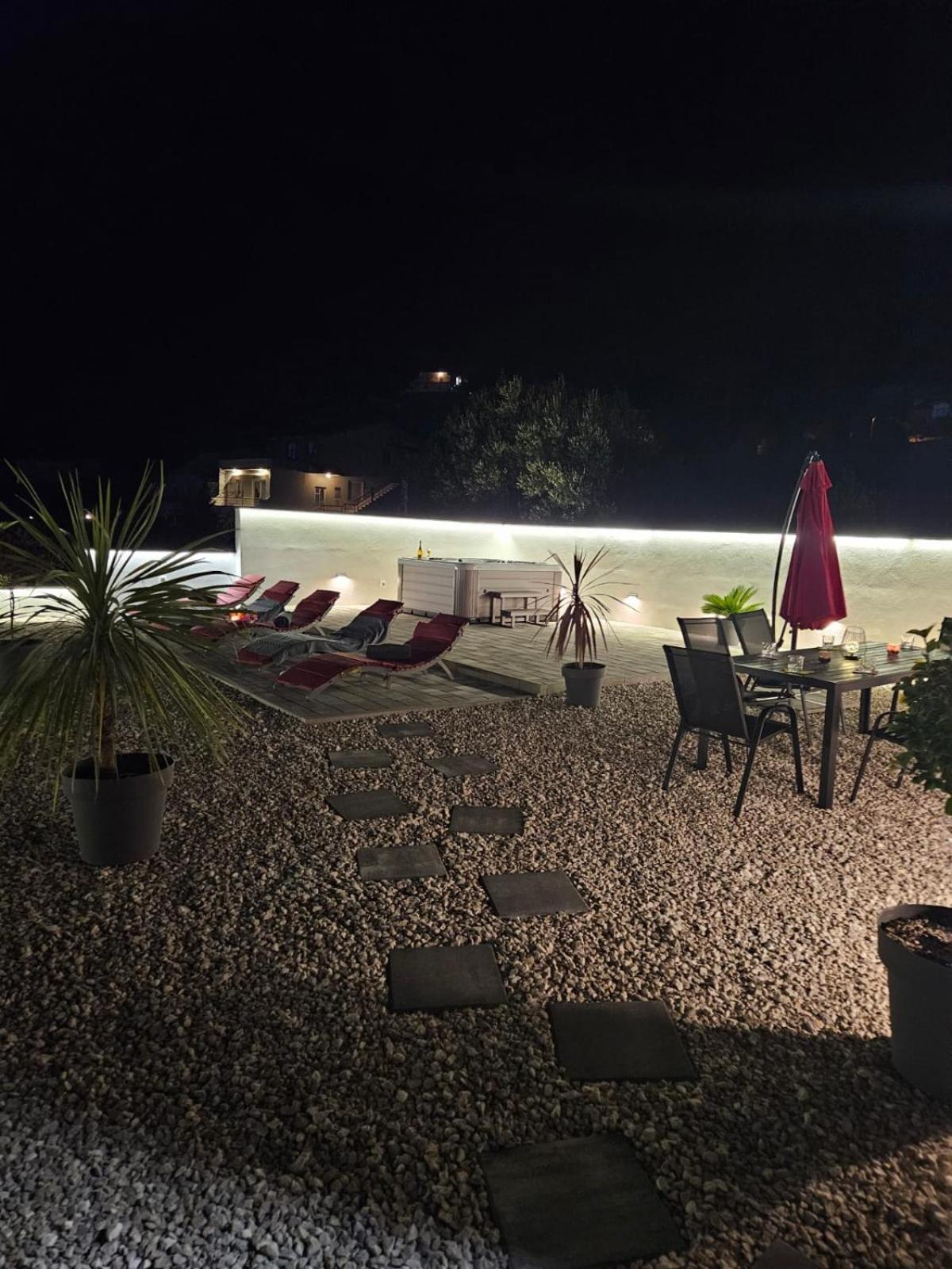 Apartman Koko With Private Jacuzzi Makarska Exterior foto