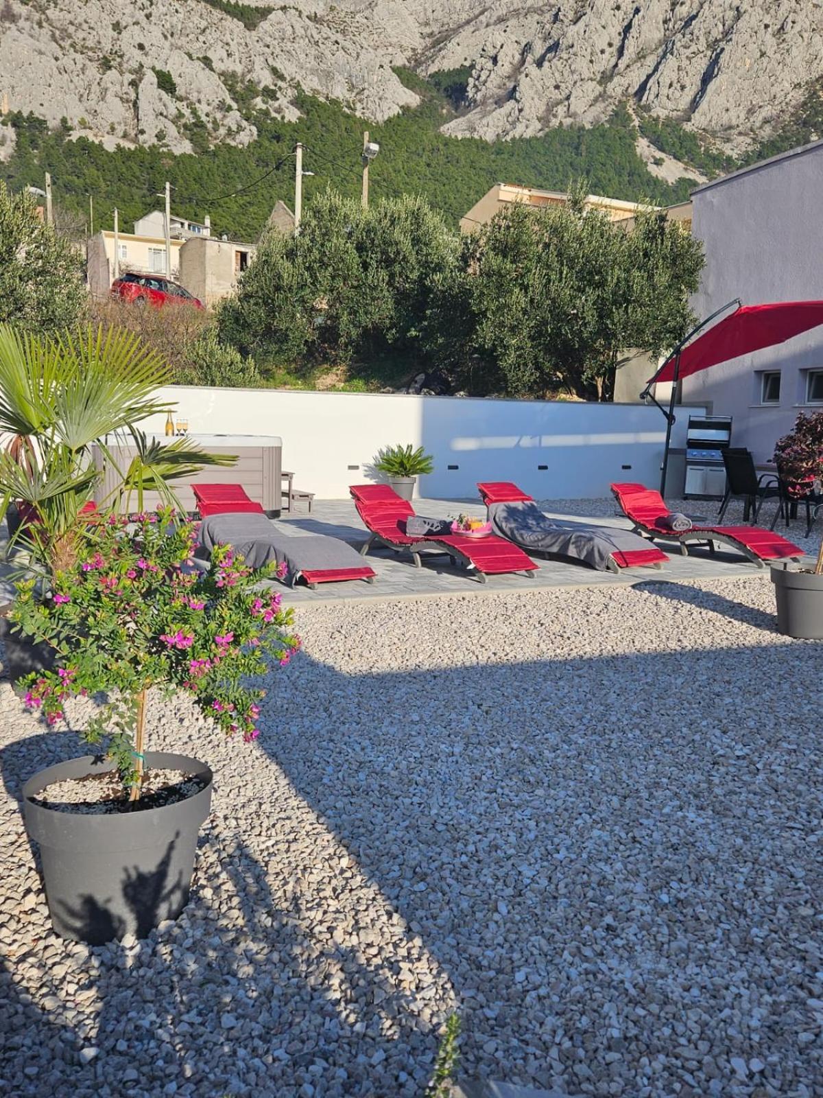 Apartman Koko With Private Jacuzzi Makarska Exterior foto