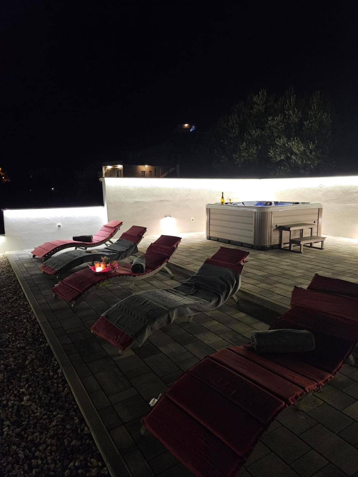 Apartman Koko With Private Jacuzzi Makarska Exterior foto