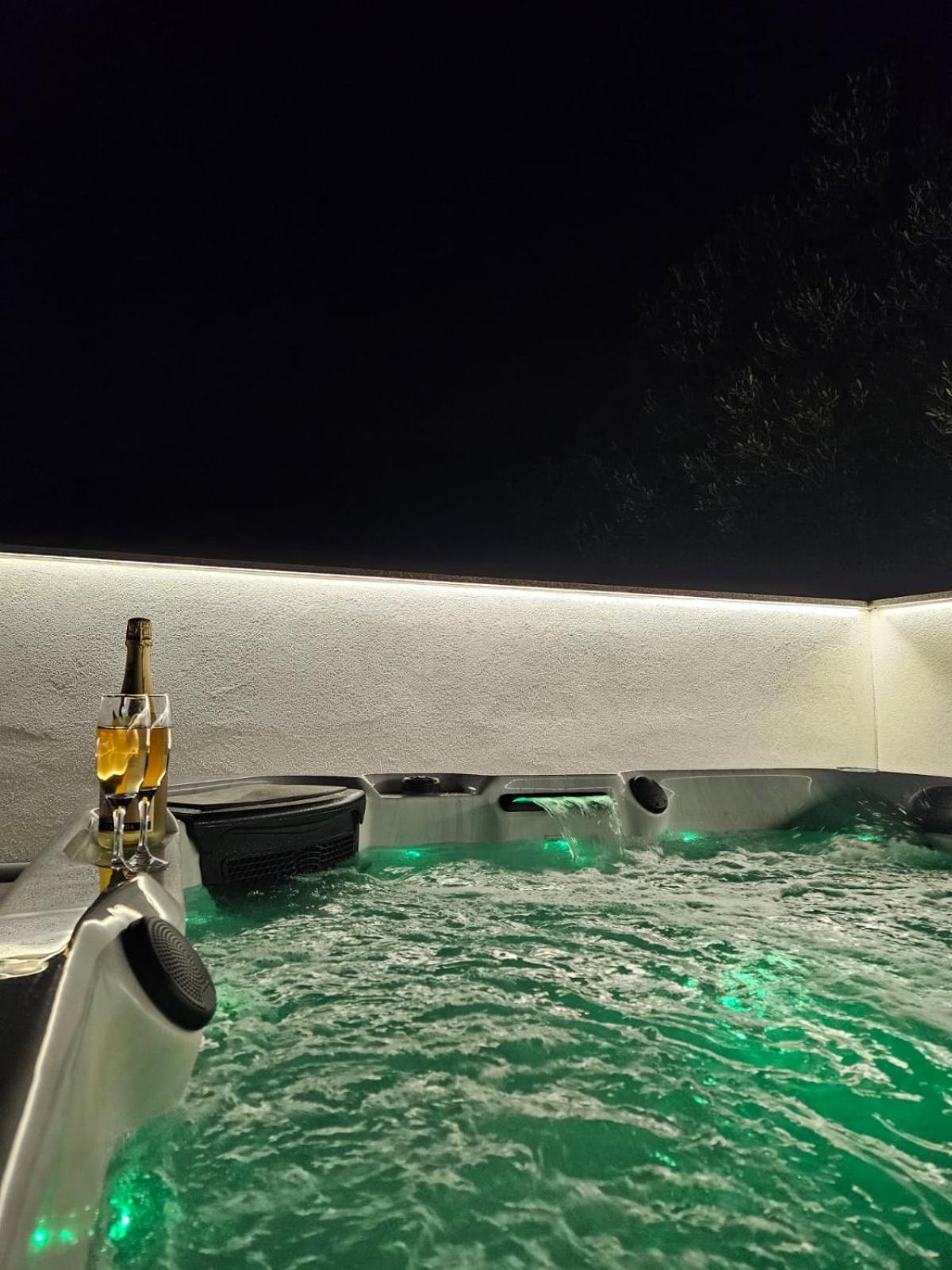 Apartman Koko With Private Jacuzzi Makarska Exterior foto
