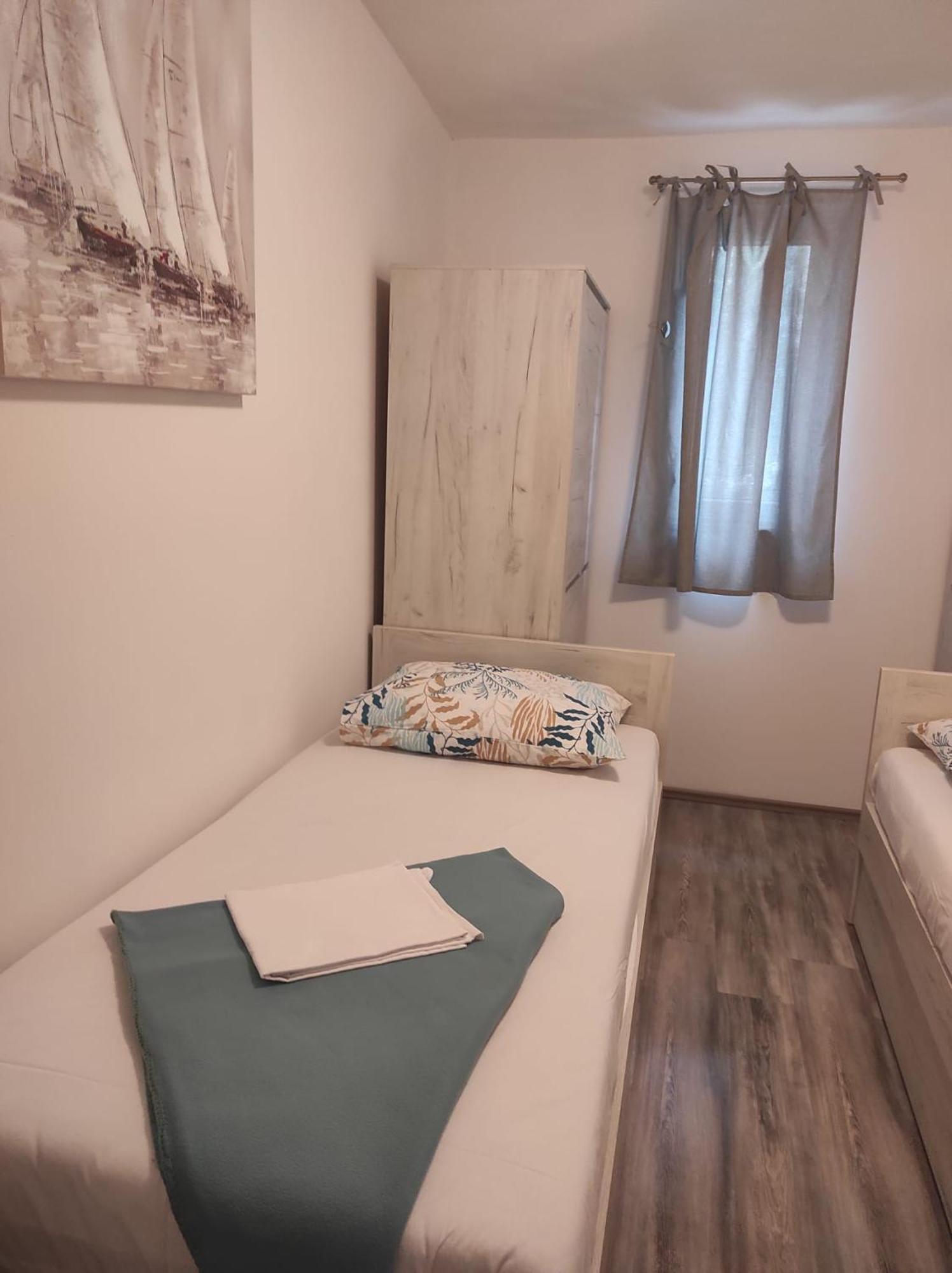 Apartman Koko With Private Jacuzzi Makarska Exterior foto