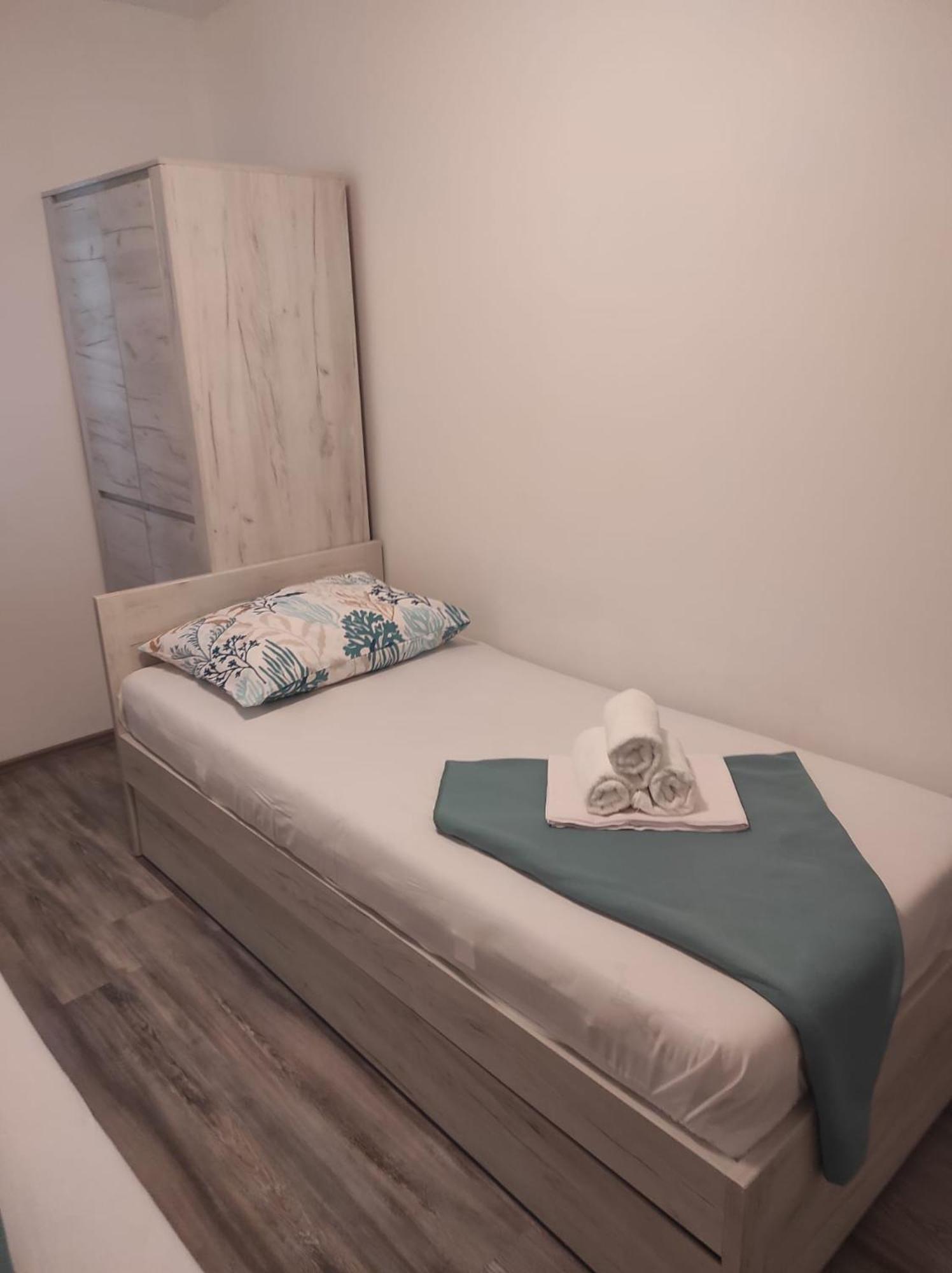 Apartman Koko With Private Jacuzzi Makarska Exterior foto