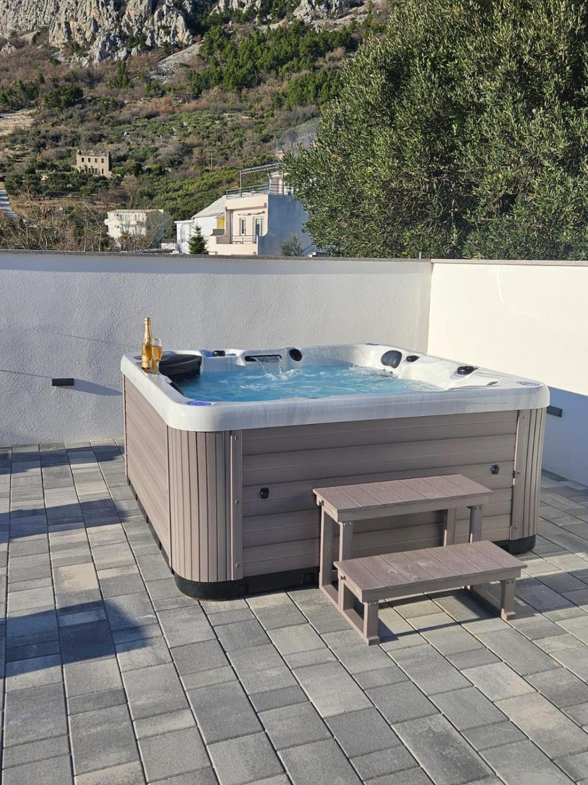 Apartman Koko With Private Jacuzzi Makarska Exterior foto