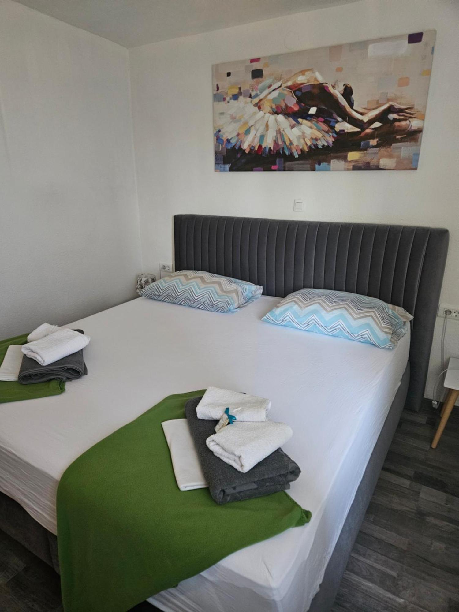 Apartman Koko With Private Jacuzzi Makarska Exterior foto