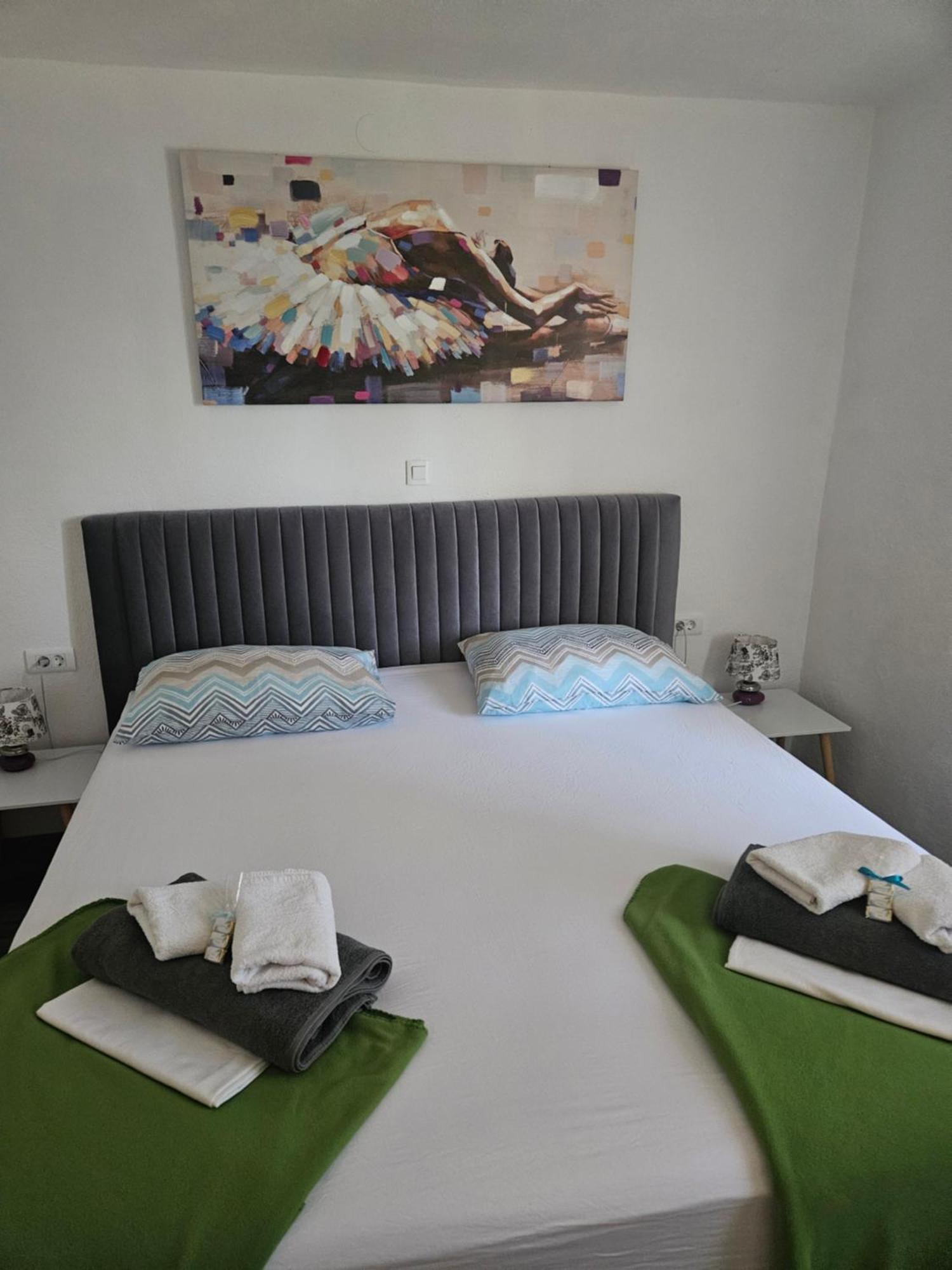 Apartman Koko With Private Jacuzzi Makarska Exterior foto
