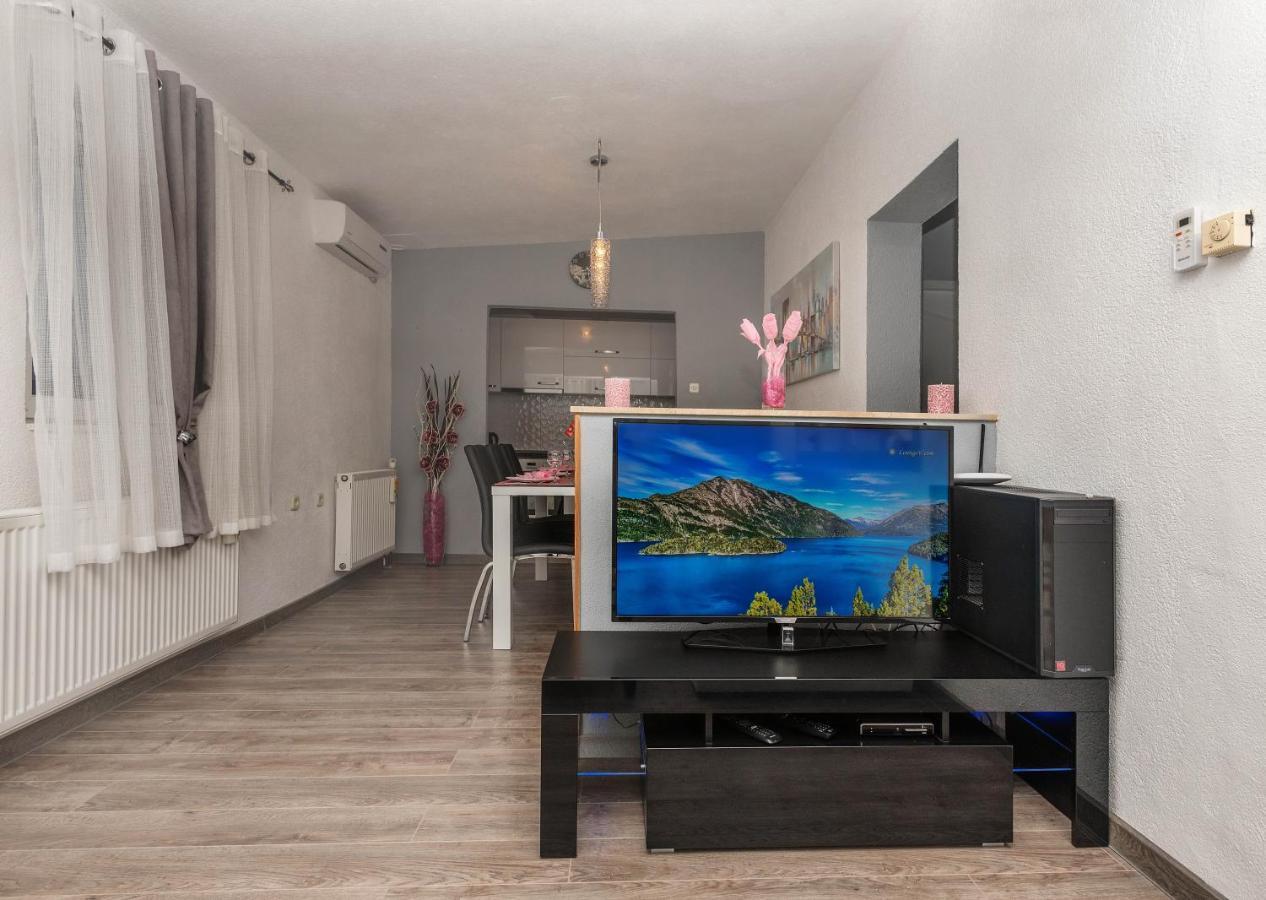 Apartman Koko With Private Jacuzzi Makarska Exterior foto